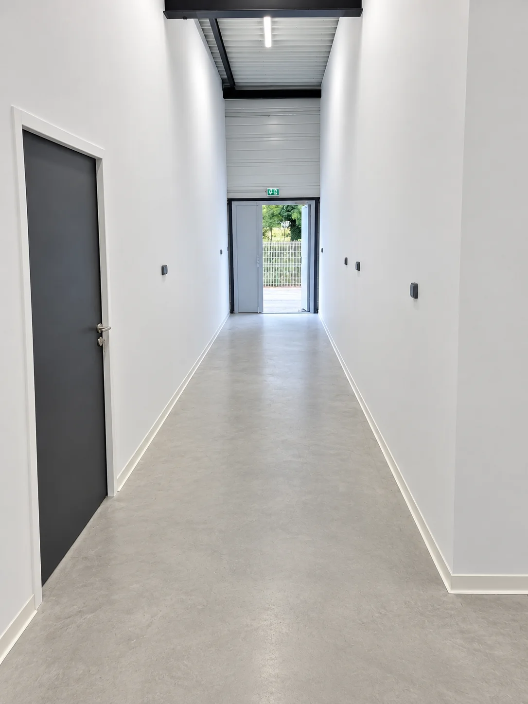 Aménagement de locaux professionnels : aménagement d’un bâtiment d’activité (circulations), chantier ECP